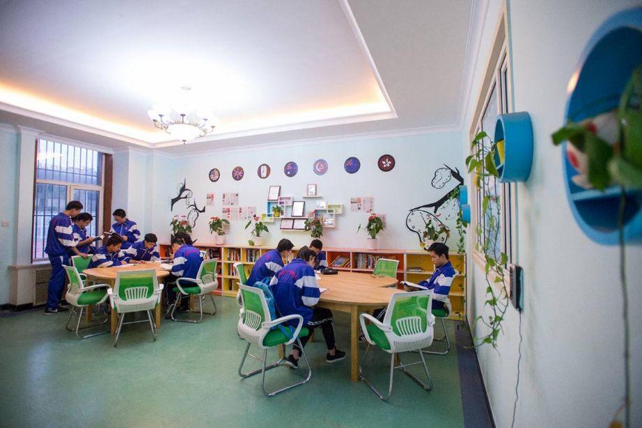 Dipont Education image