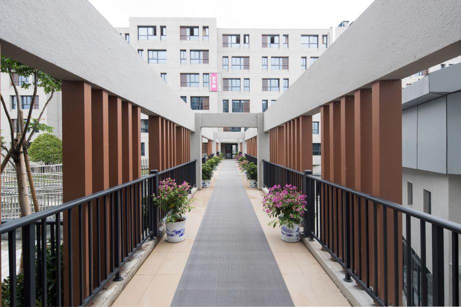 Junhwa International School image