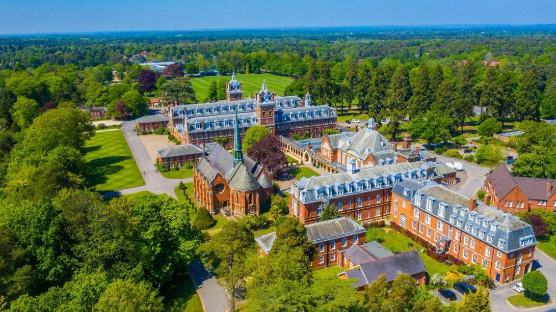 Wellington College China image
