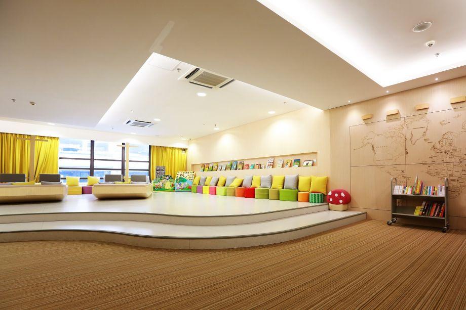 Hou Kong Premier School image