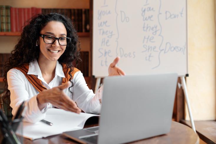 11 lugares para enseñar inglés en línea sin experiencia / Enseñar Fuera