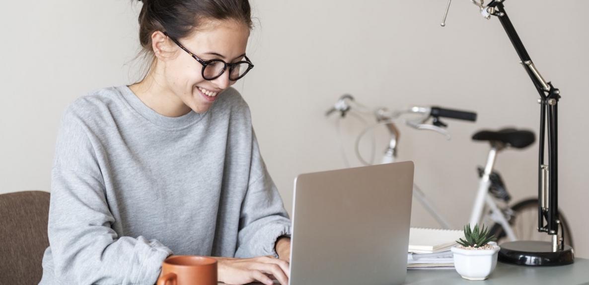 Woman sitting at a computer looking for online Teaching Jobs