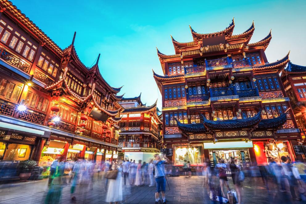 TEFL Jobs in China view of a busy streetscape in shanghai, one of the most popular destinations to find TEFL jobs in China