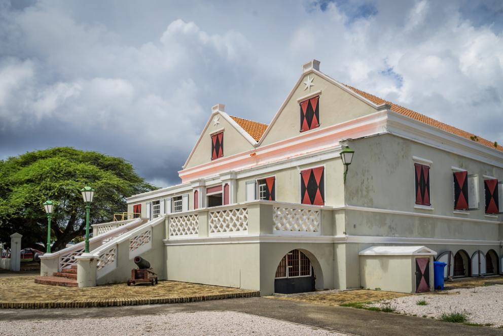living in curaçao