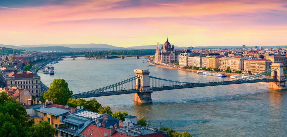 teaching in hungary