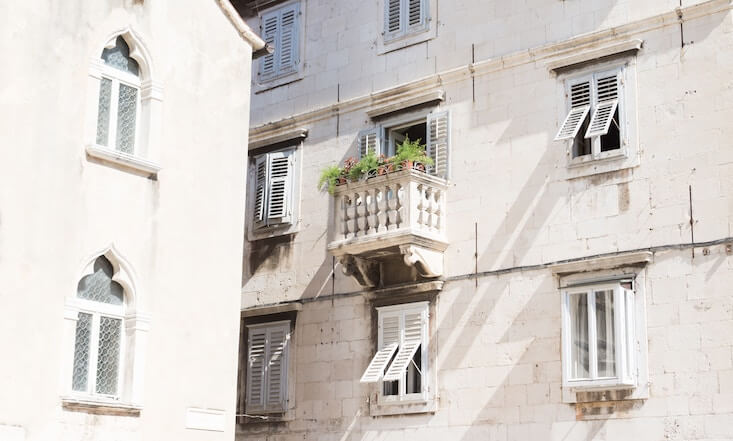 teach abroad programs that pay for housing
