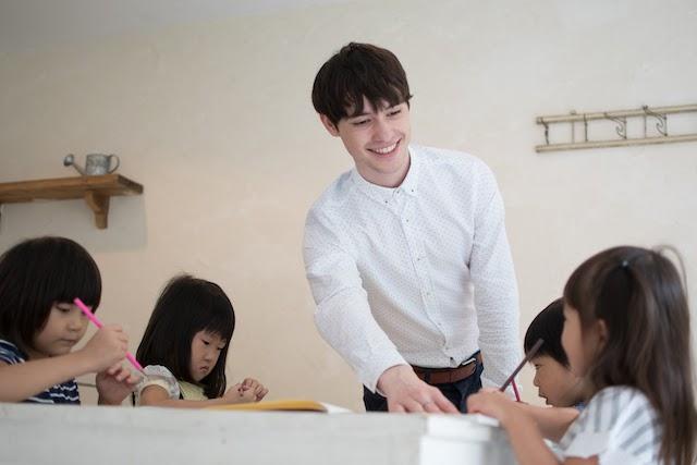 Get started teaching English to young learners in Japan