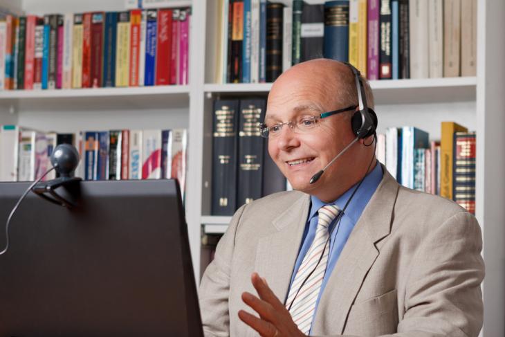 Man teaching online - how to transition to online teaching