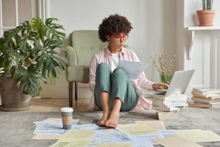 woman studying online - how to teach in a different country