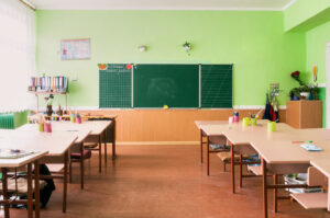 photo of empty classroom - states with teacher shortages in the us.