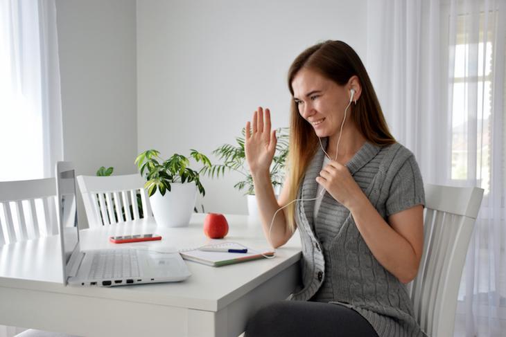 woman teaching English online. Is teaching English online worth it?