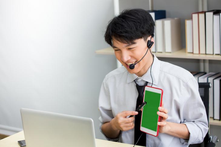 Man teaching English online. Is teaching English online worth it? 