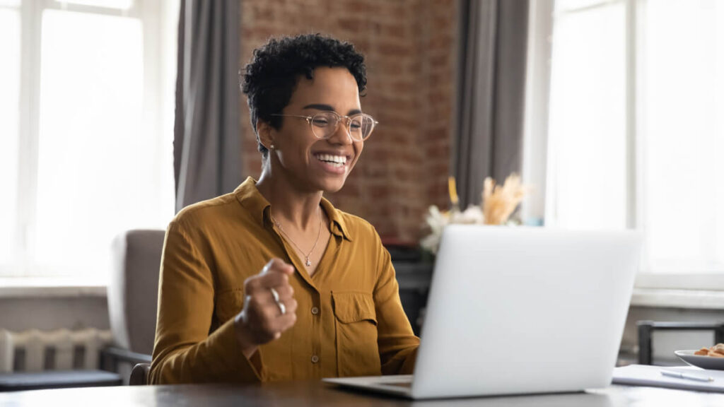 successful esl teacher teaching different levels of ELL students online